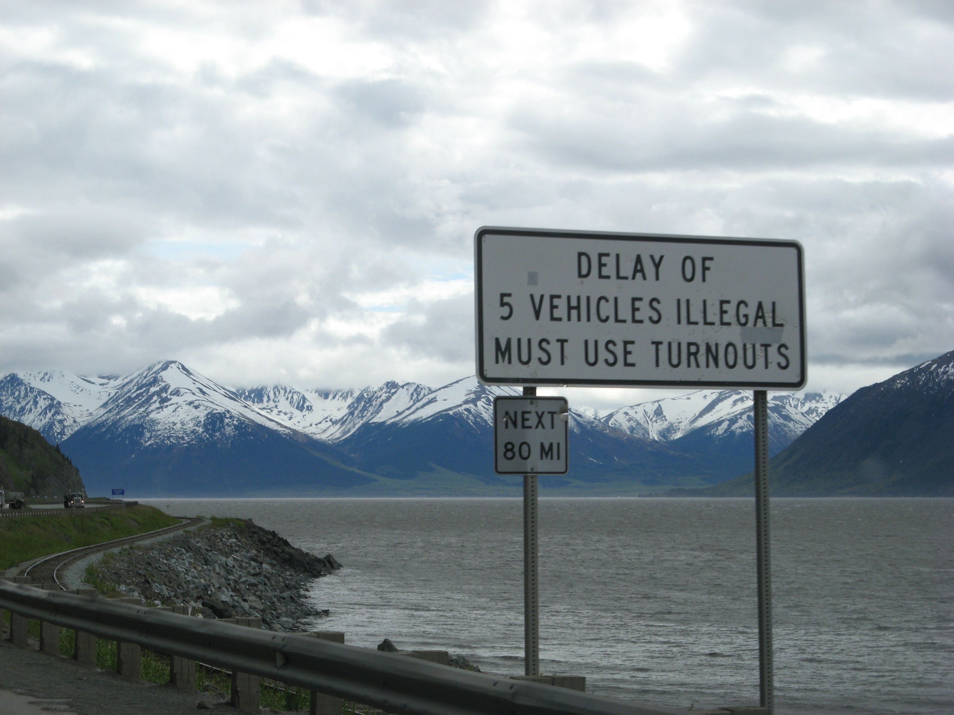 Alaska road sign - Delay of five vehicles must use turnout.